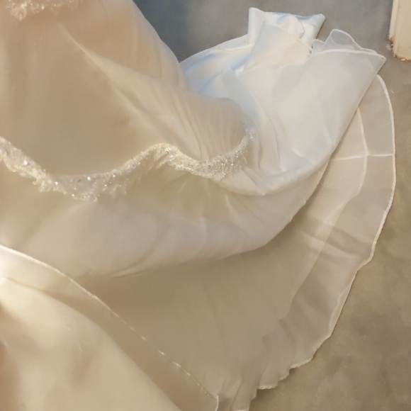 Beautiful wedding dress - Picture 8 of 8